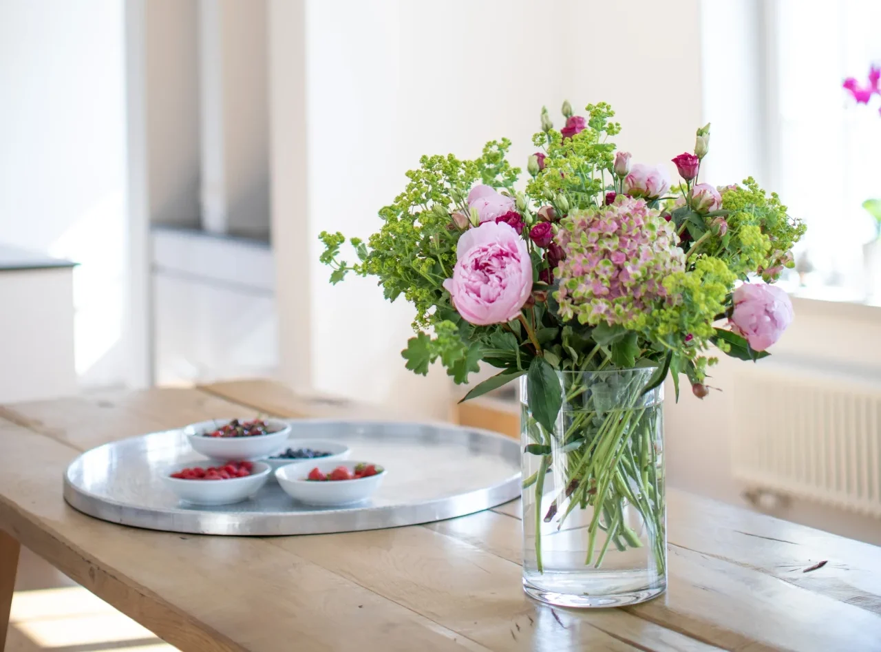 Dining table in the Equilibria residence
