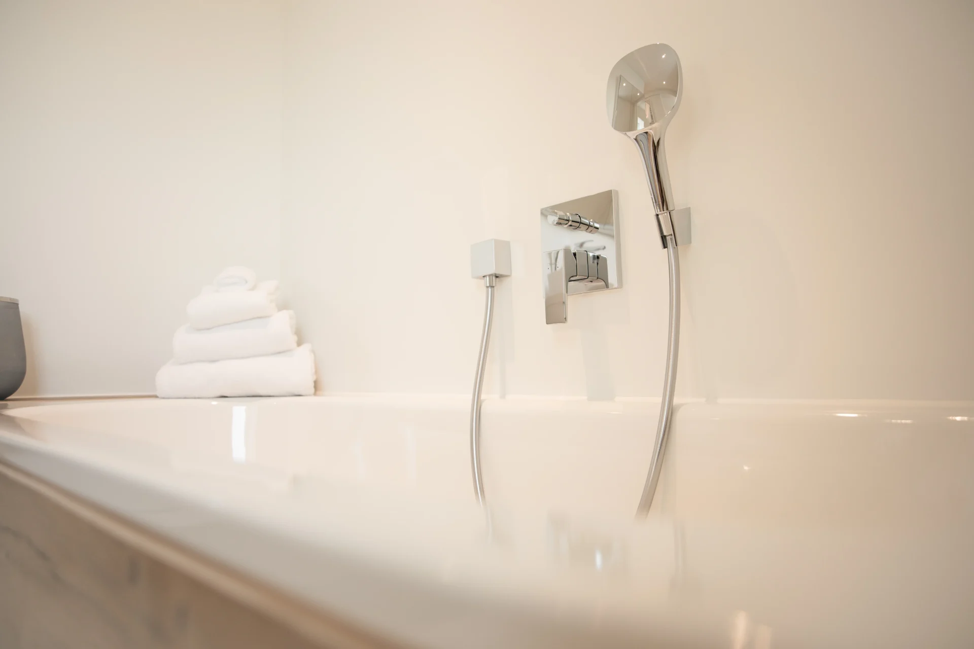Luxury bathtub in the Serenitas residence bathroom